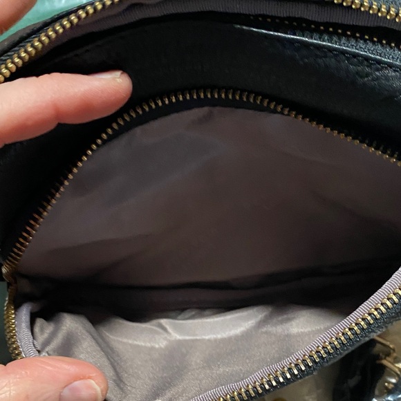 Pom Pom London Elegant Black Crossbody Bag - Picture 9 of 13